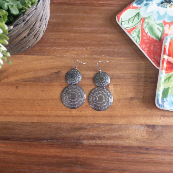 Maurices Dangle Earrings - Picture 1 of 3